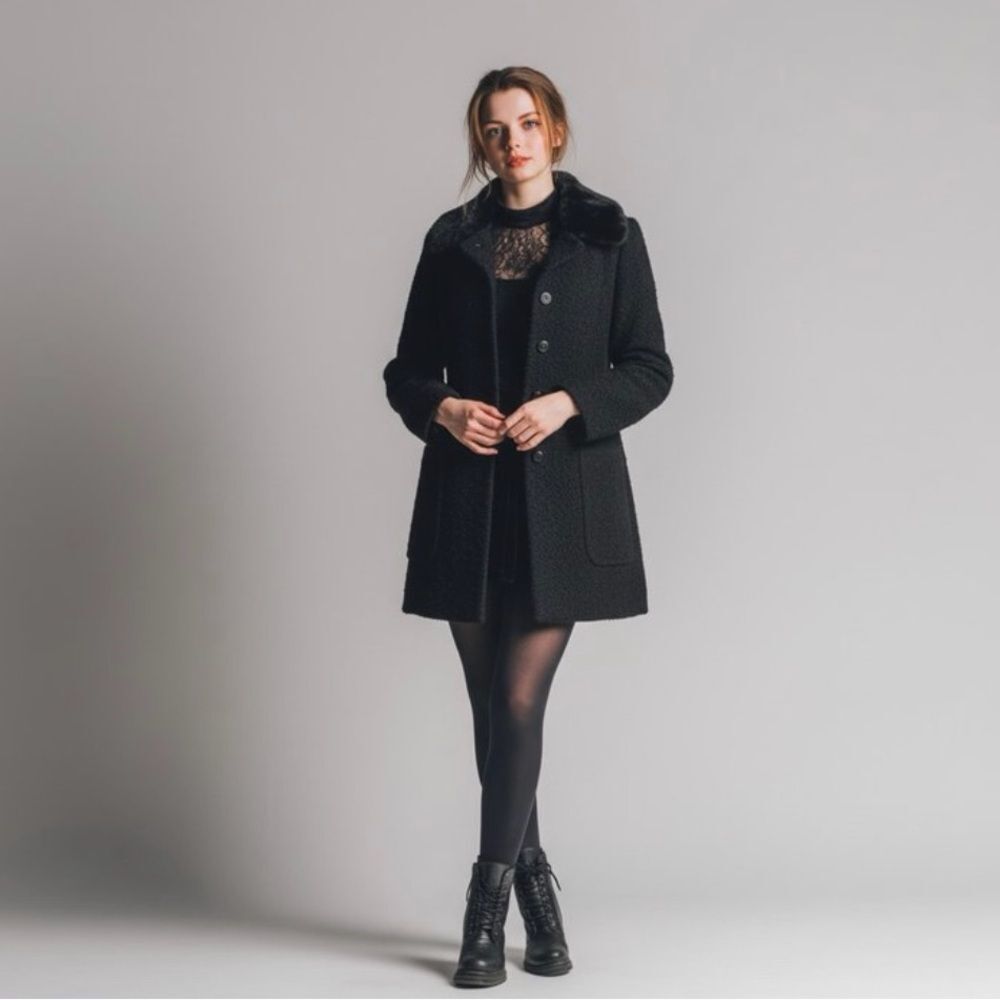 Dolce & Gabbana Vintage Y2K Black Coat with Fur Collar SC EU 38/ US 6